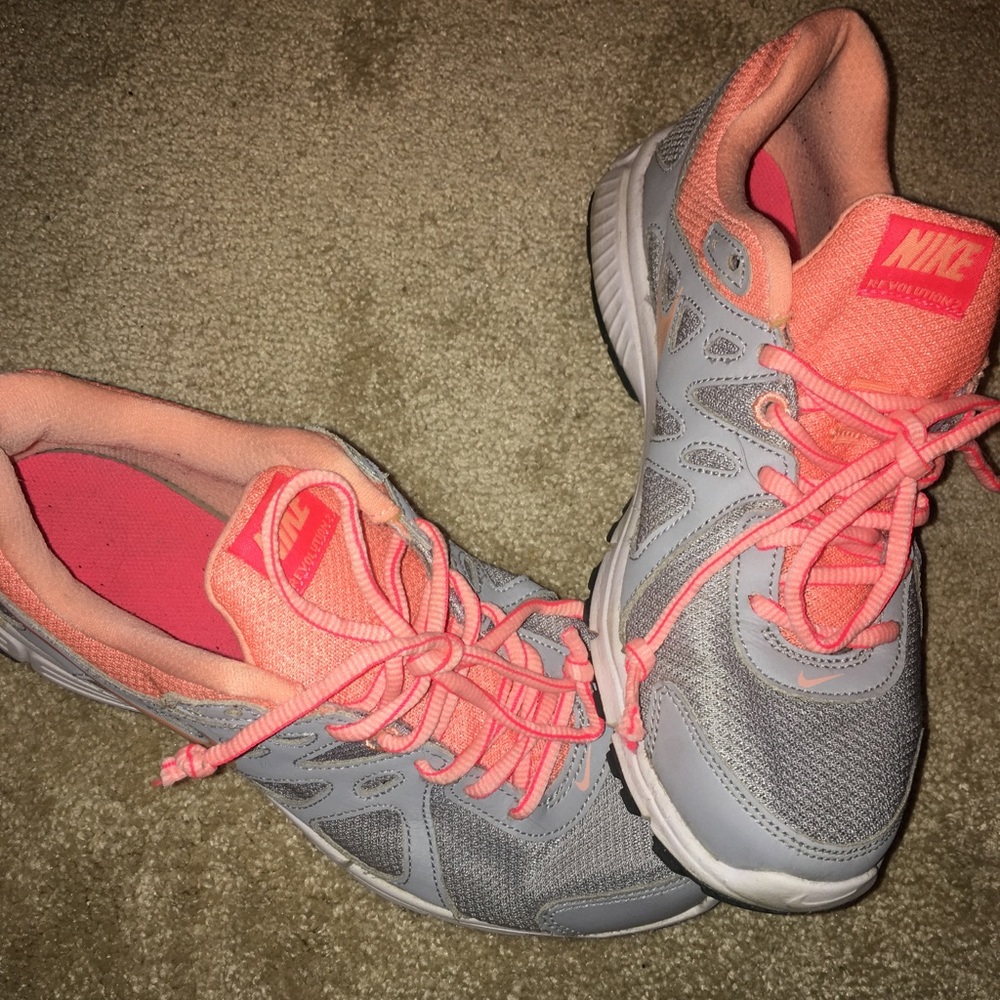 Nike tennis shoes, good shape